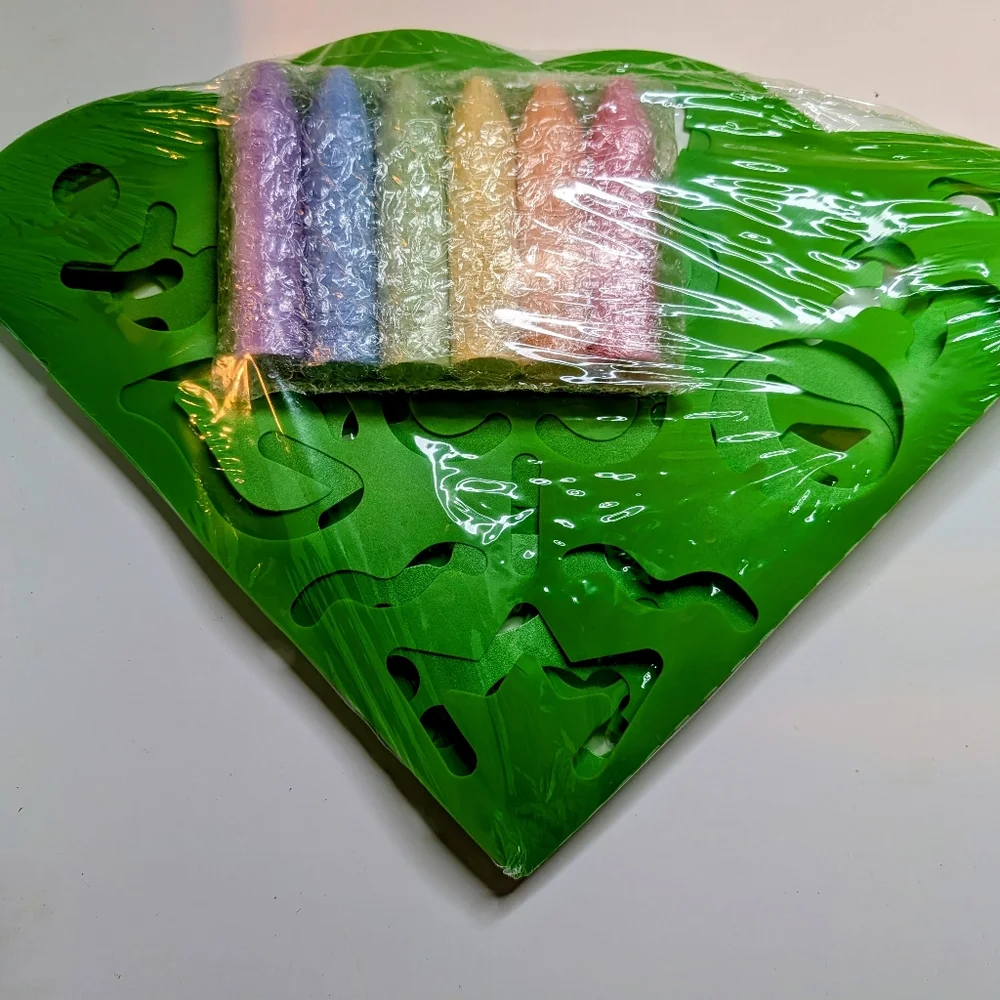 Kids Stencil Art Set – Green Animal Stencil + Crayon Pack – New🌟 Outside Fun 😌